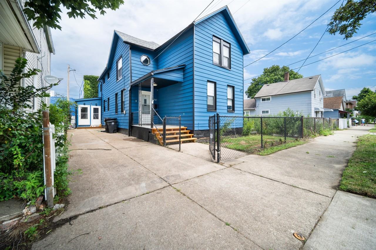 1365 E 43rd St #1 - Photo 4 of 15