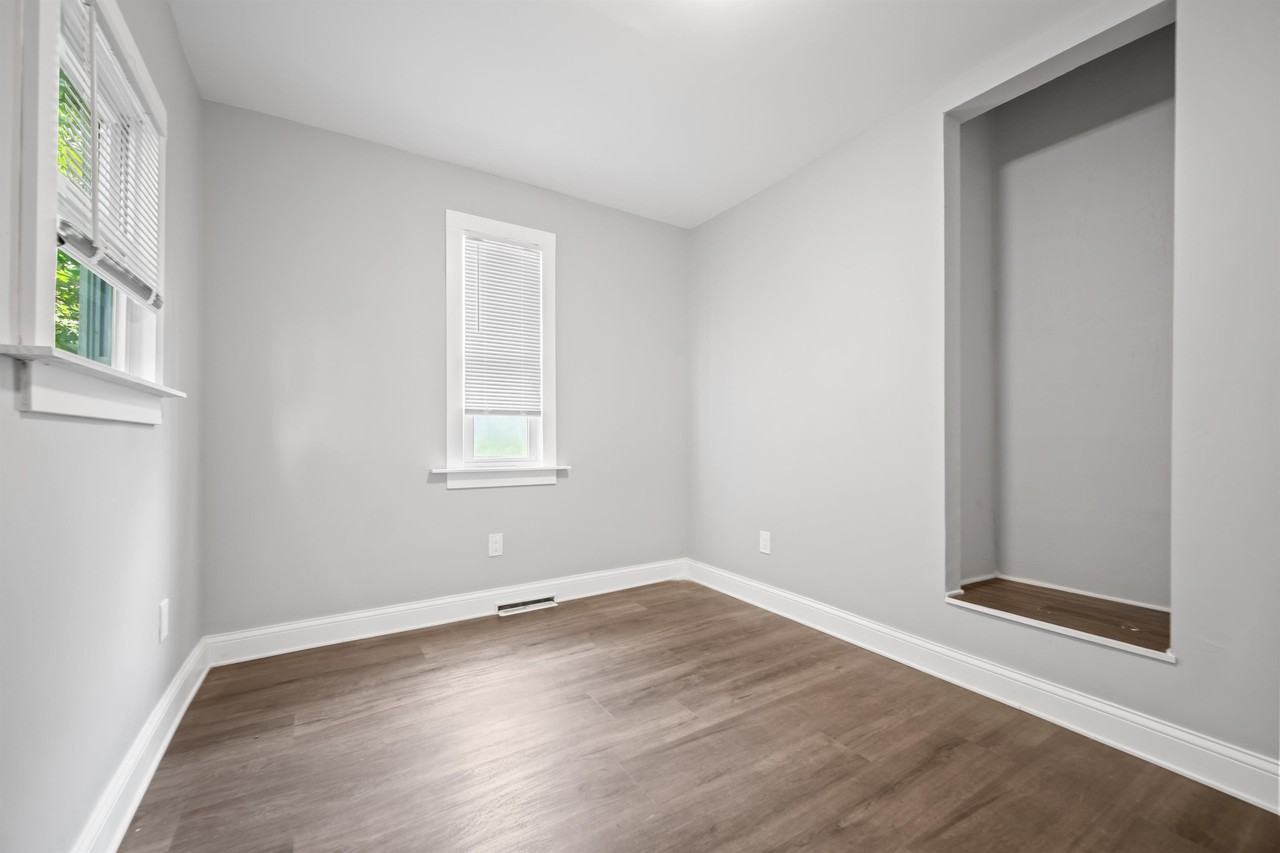 1365 E 43rd St #1 - Photo 3 of 15