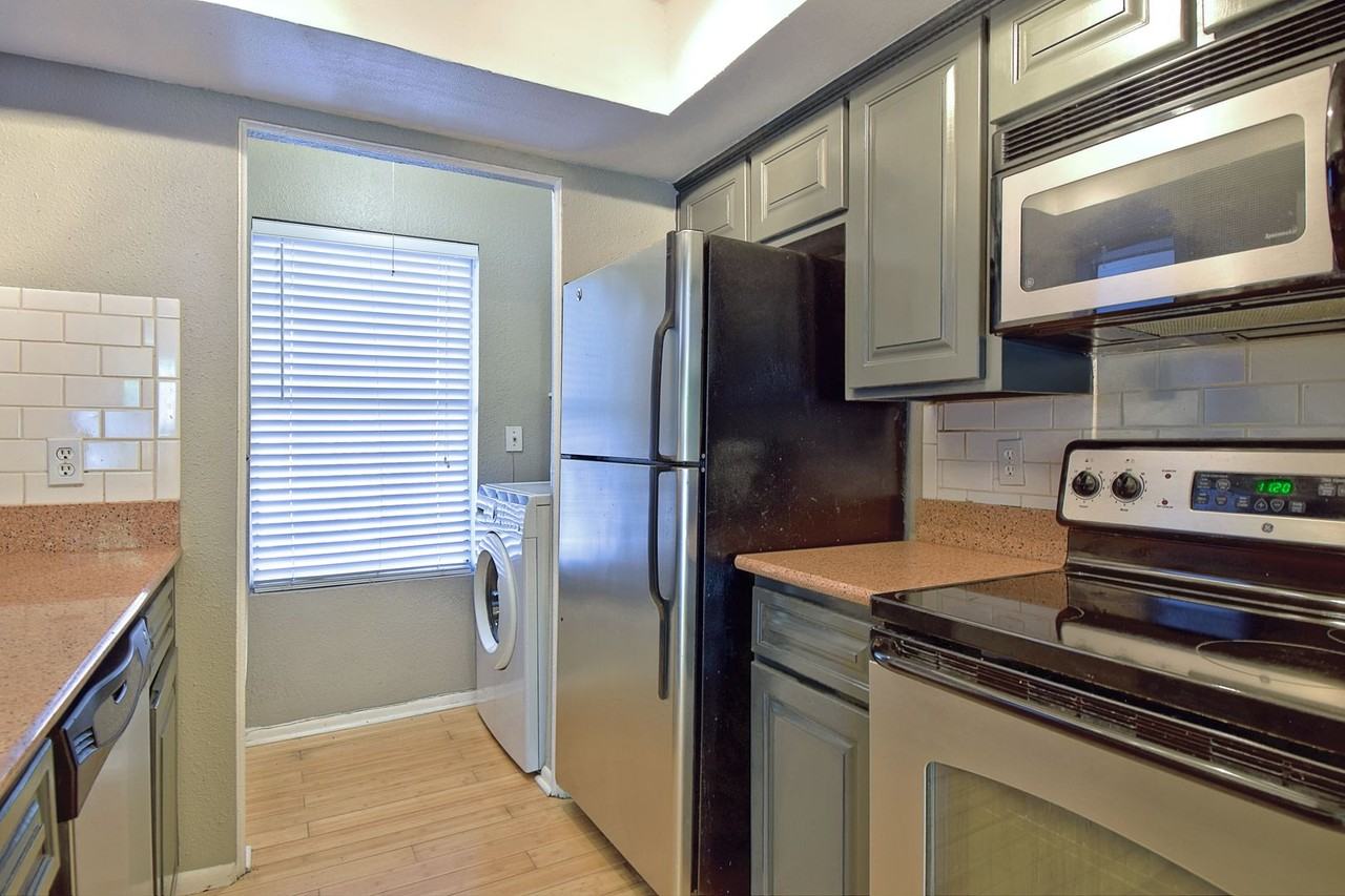 7635 Guadalupe Street #803 - Photo 6 of 16