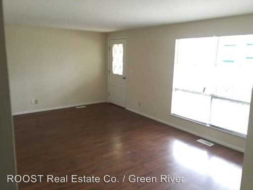 6798 Arnold Ave - Photo 3 of 19