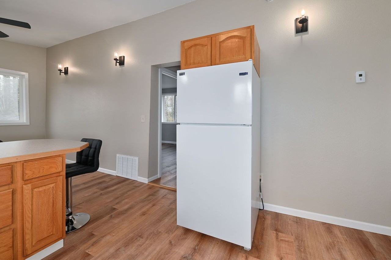 45029 Central Ave - Photo 3 of 15
