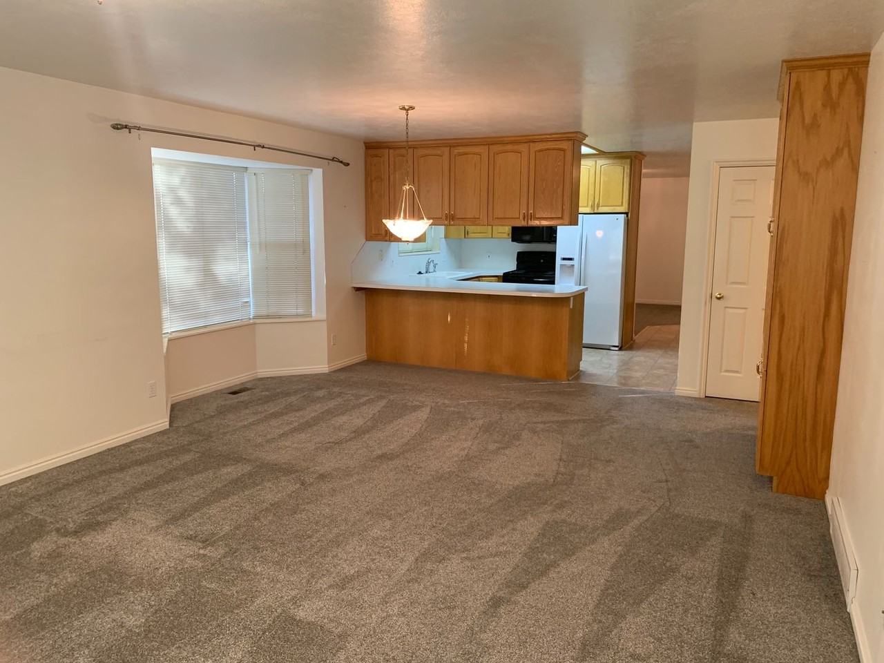 551 S 20 E - Photo 2 of 14