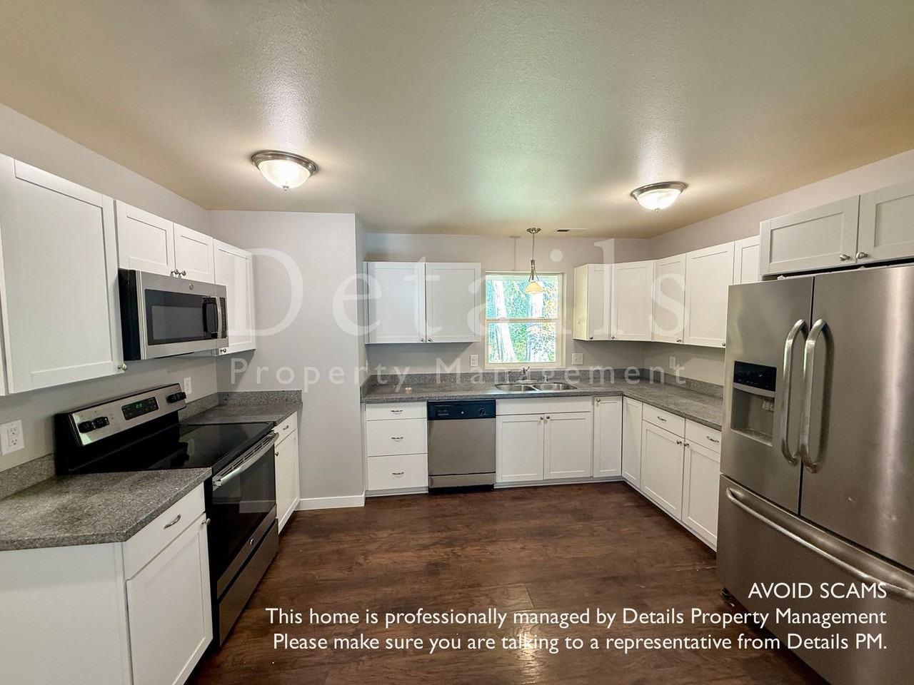 2382 Martin Avenue East - Photo 5 of 24