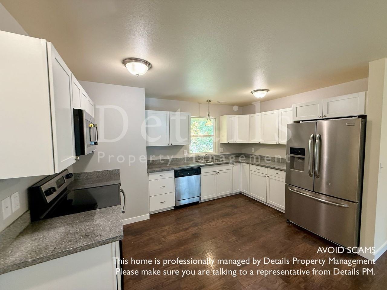 2382 Martin Avenue East - Photo 6 of 24