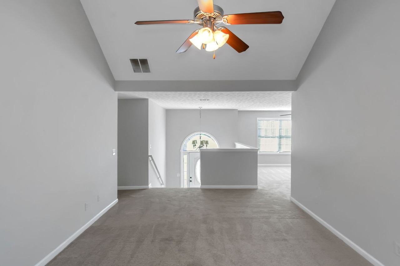 55 Pine Shadow Cir - Photo 3 of 32