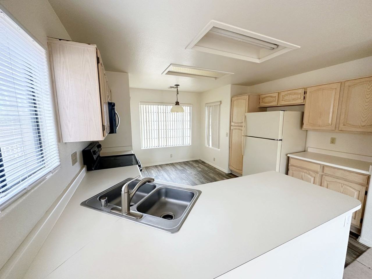 8910 North 114th Drive - Photo 5 of 14