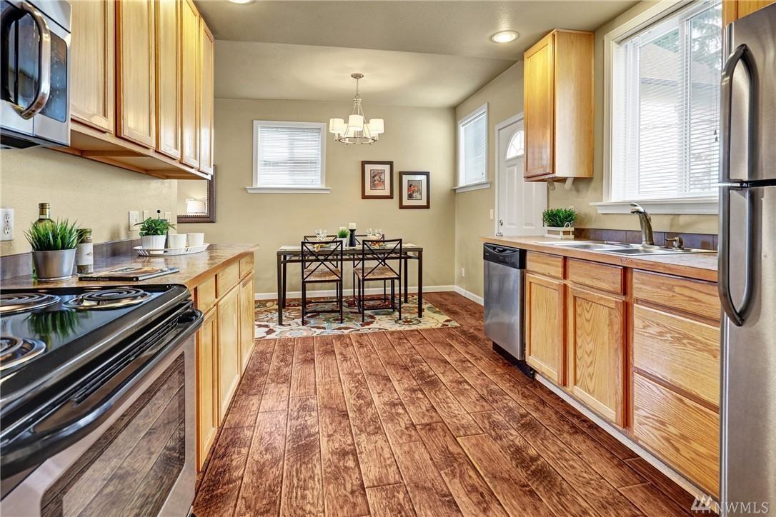 5570 Canfield Place North - Photo 6 of 14