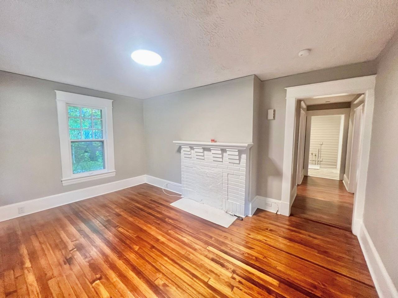 1141 Montlieu Ave - Photo 2 of 16