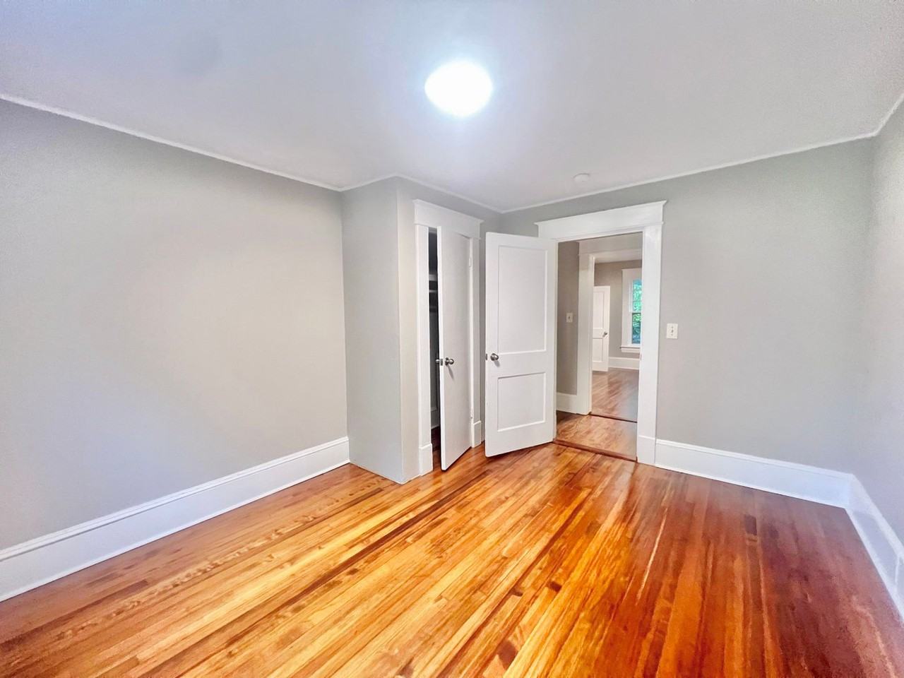 1141 Montlieu Ave - Photo 5 of 16