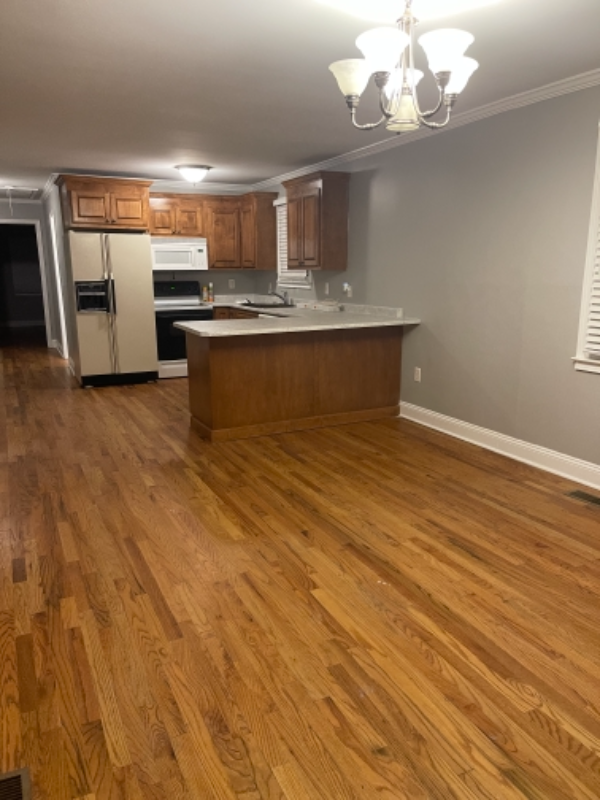 211 Drury Ln - Photo 2 of 12