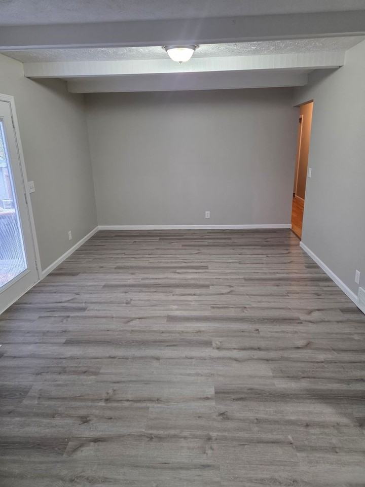 6811 S 140th Ave - Photo 4 of 15