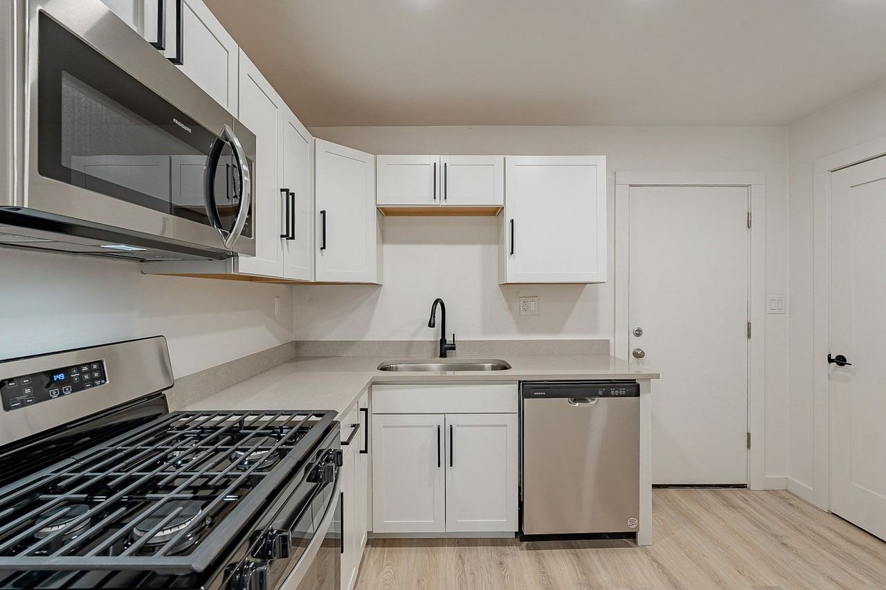 Elm & Vine ( 1445 E. Elm St. & 1701 N. Vine Ave. ) - Photo 5 of 50