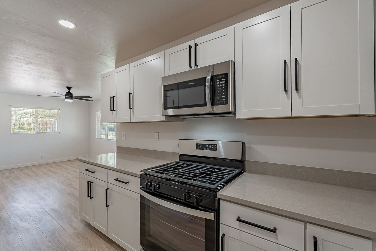 Elm & Vine ( 1445 E. Elm St. & 1701 N. Vine Ave. ) - Photo 6 of 50