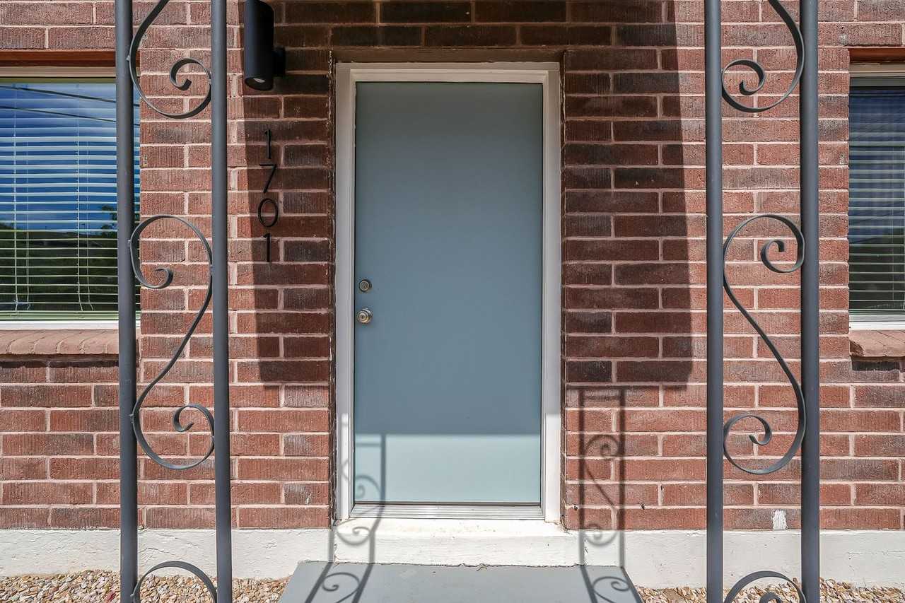 Elm & Vine ( 1445 E. Elm St. & 1701 N. Vine Ave. ) - Photo 4 of 39