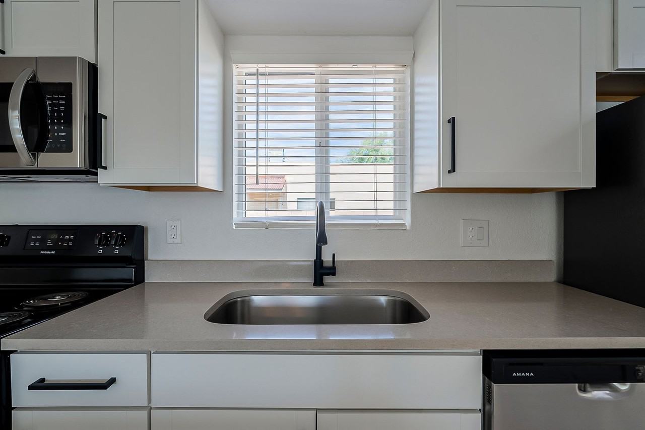 Elm & Vine ( 1445 E. Elm St. & 1701 N. Vine Ave. ) - Photo 6 of 39
