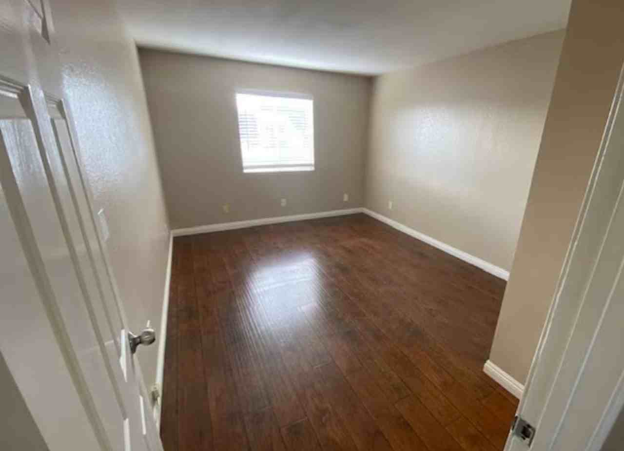 1223 Umatilla Ave - Photo 5 of 11