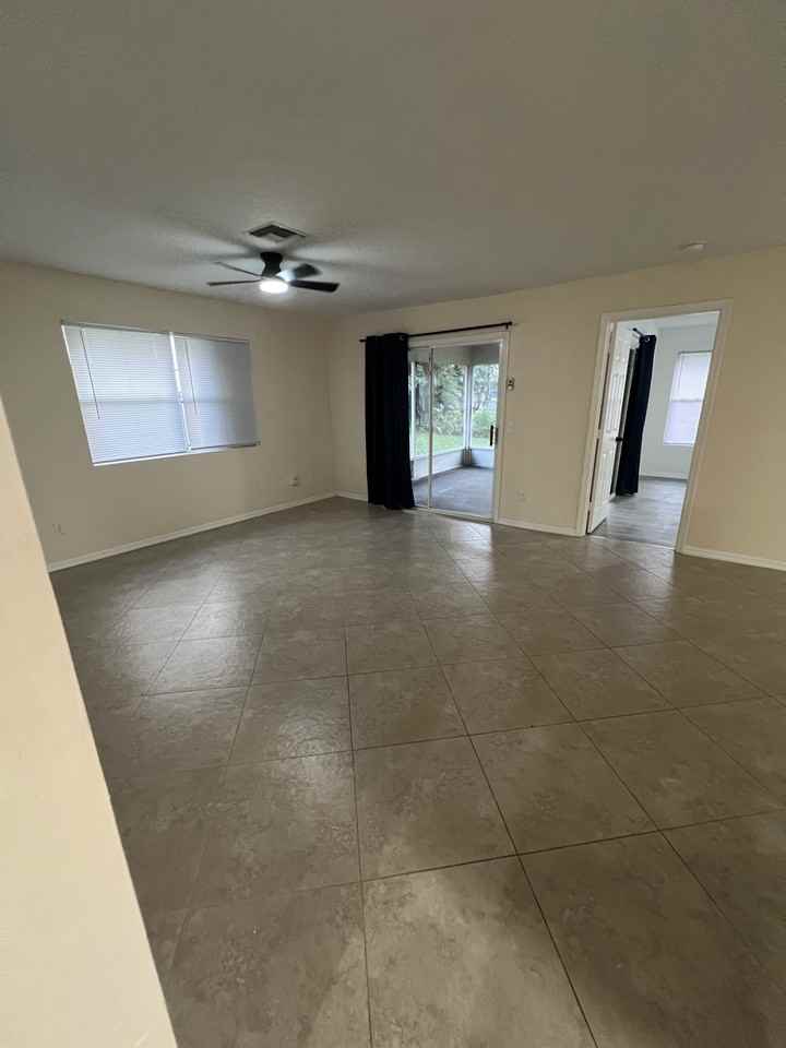 243 Harp Ter #A - Photo 2 of 14