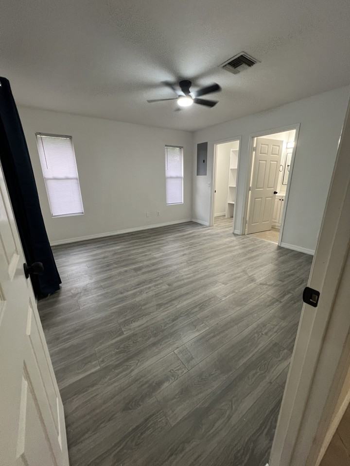 243 Harp Ter #A - Photo 6 of 14