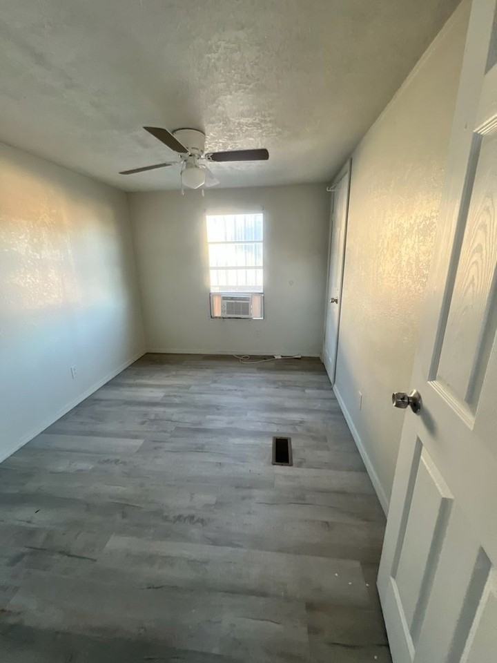 518 W Alabama Ave - Photo 4 of 5