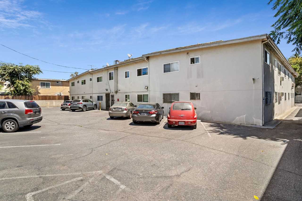 2801 Orchard Ave - Photo 5 of 17