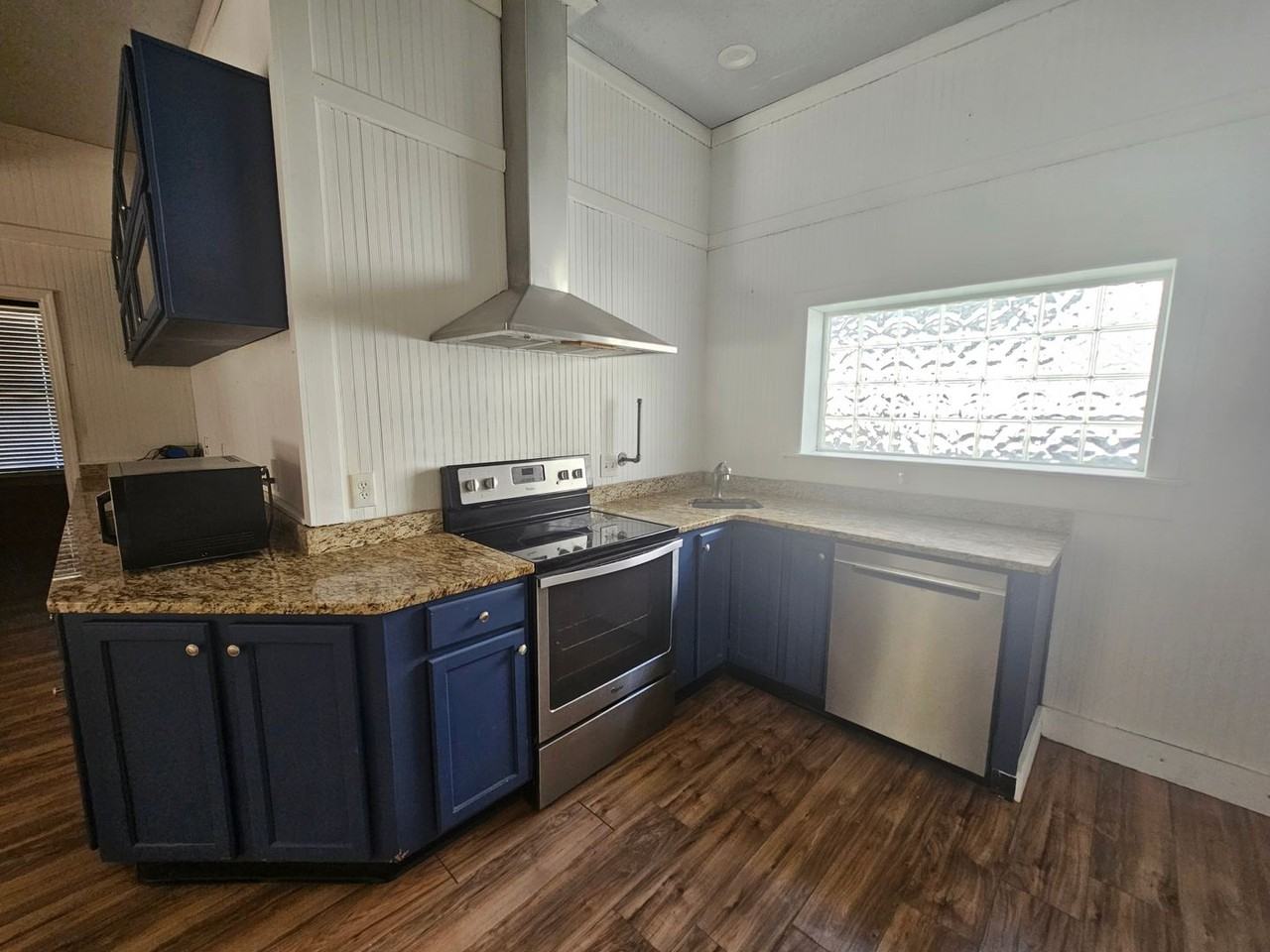 302 2nd Ave S - Photo 6 of 13