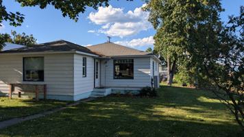 featured image of 211 3rd Ave E