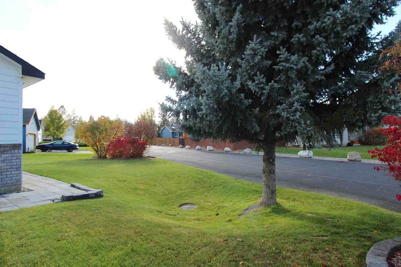 3922 E Siskin Ln - Photo 3 of 36