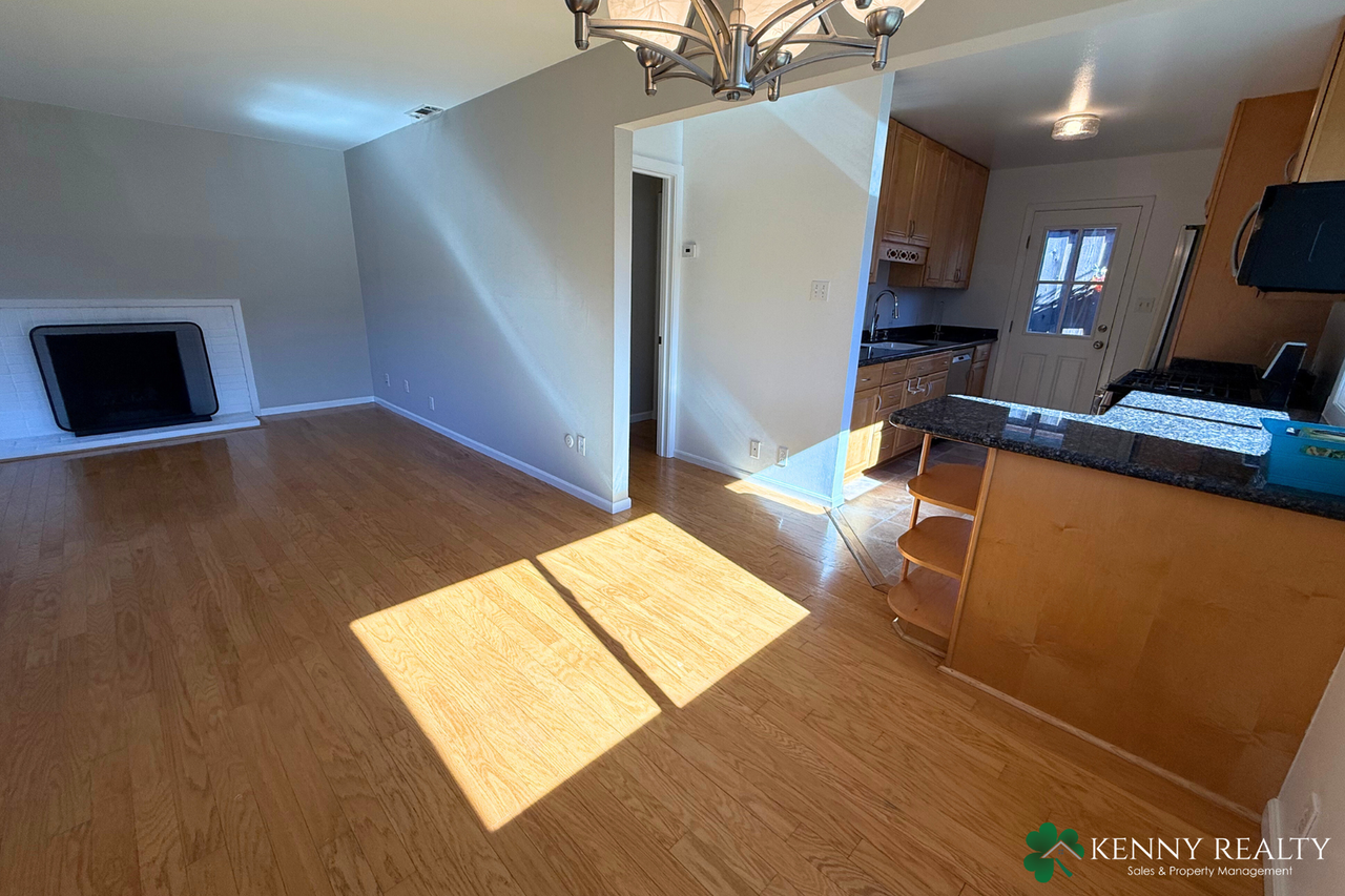 888 Alta Loma Dr - Photo 7 of 31