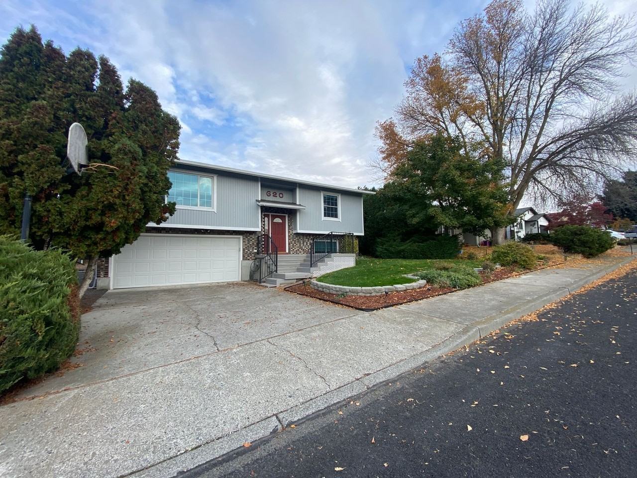 620 Sherman Dr - Photo 2 of 17