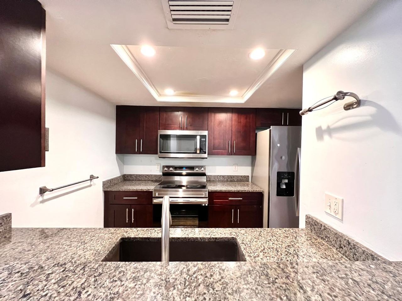 5830 Southwest 9th Place - Photo 4 of 19