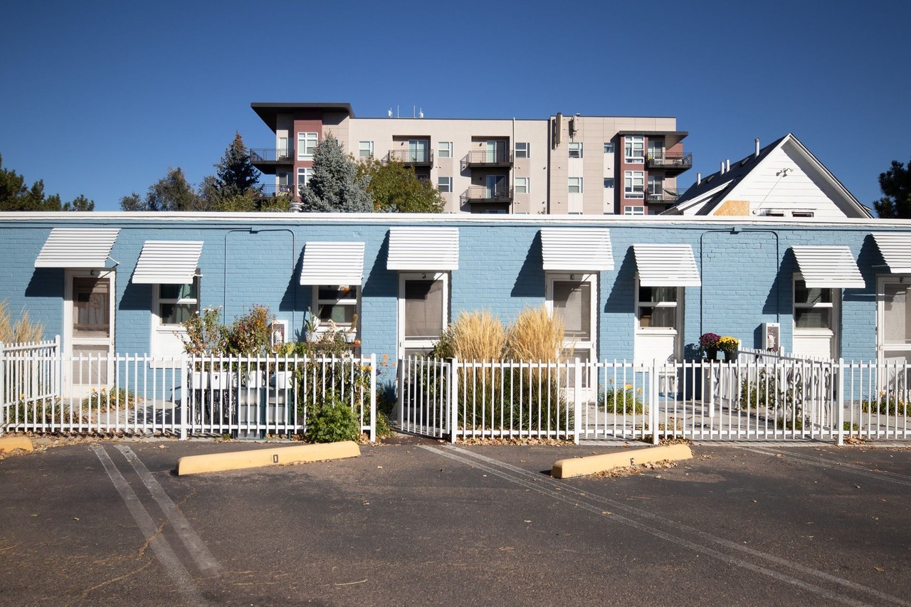 7207 Grandview Ave – Historic Studio & 1 - Photo 2 of 2