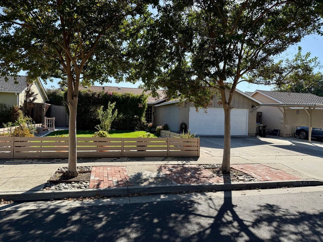 726 Shawnee Ln - Photo 2 of 23