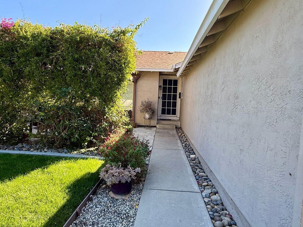 726 Shawnee Ln - Photo 4 of 23