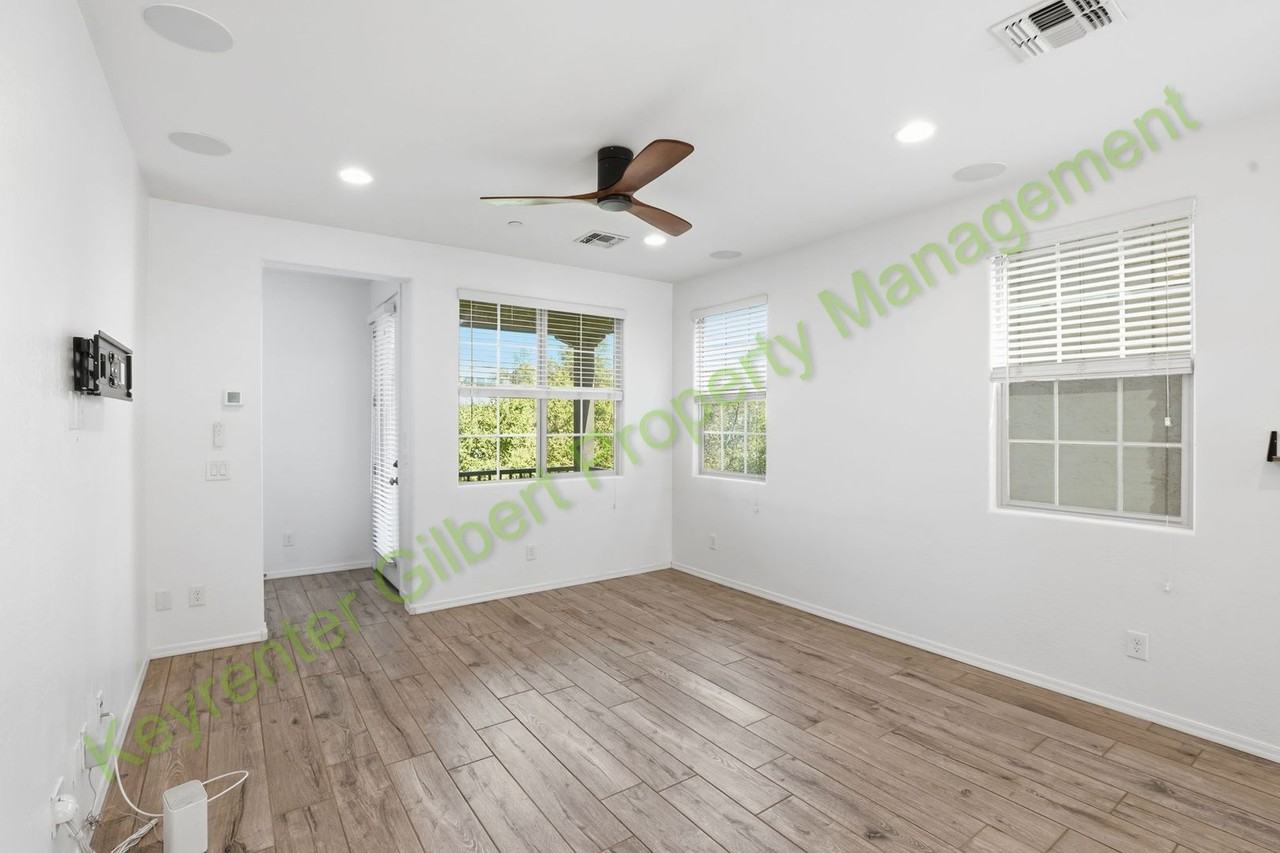 1714 E Bridgeport Pkwy - Photo 6 of 41
