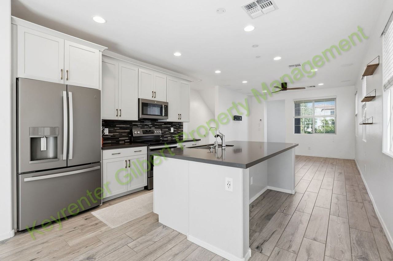 1714 E Bridgeport Pkwy - Photo 7 of 41
