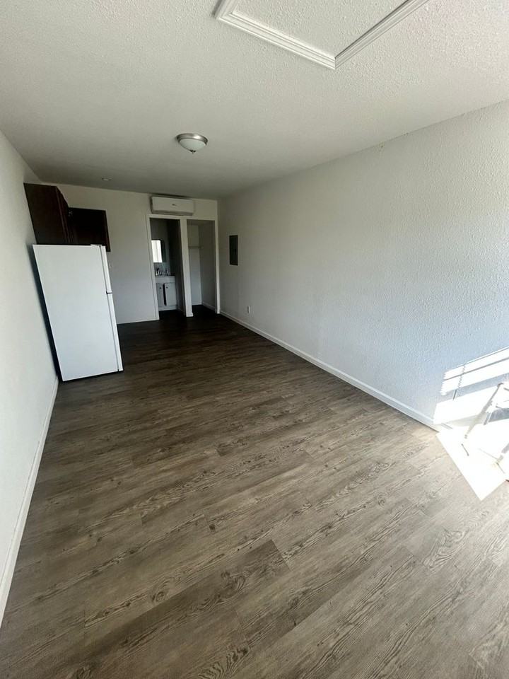 143 Claire Ave #103 - Photo 3 of 6