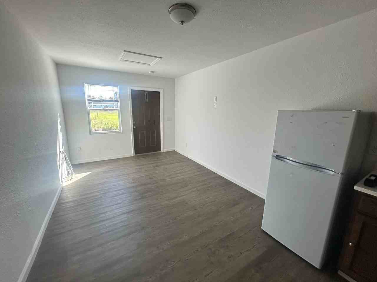 143 Claire Ave #103 - Photo 5 of 6