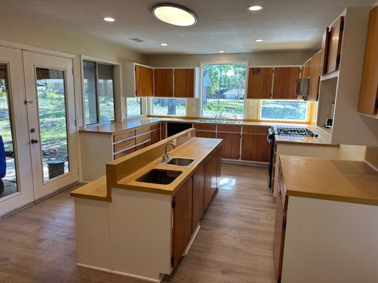 202 Collins Ave - Photo 3 of 19