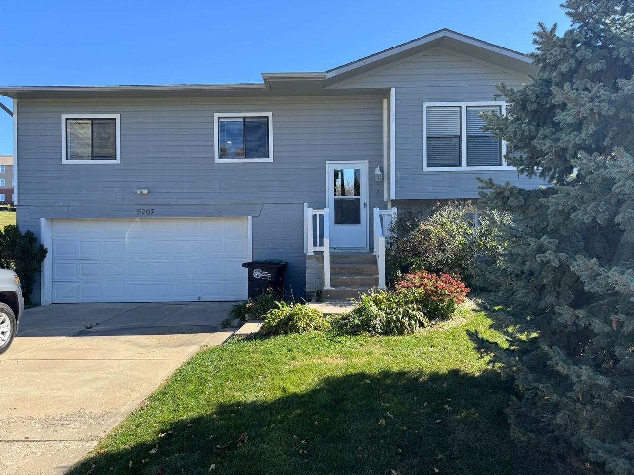 5207 N 129th St - Photo 2 of 23