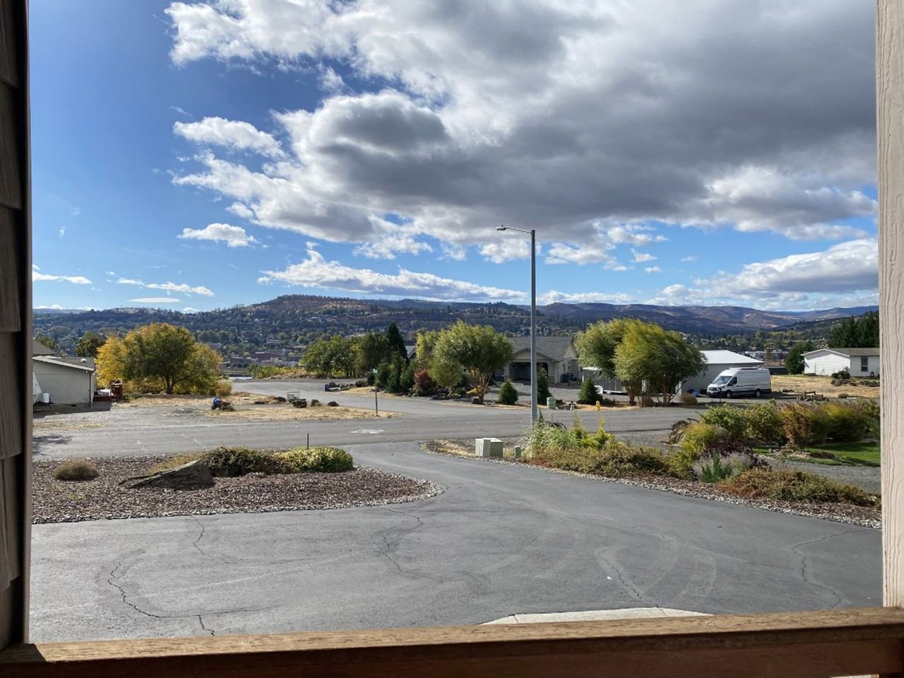 407 Sunridge Ave - Photo 5 of 34