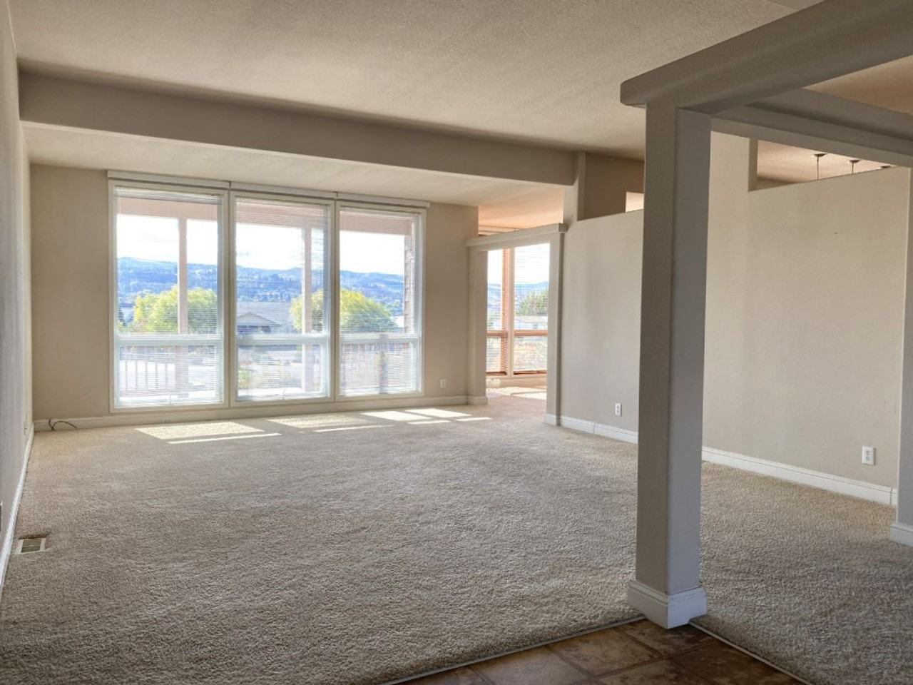 407 Sunridge Ave - Photo 6 of 34