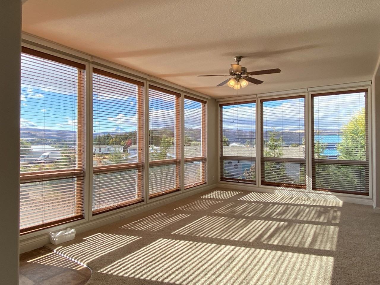 407 Sunridge Ave - Photo 7 of 34