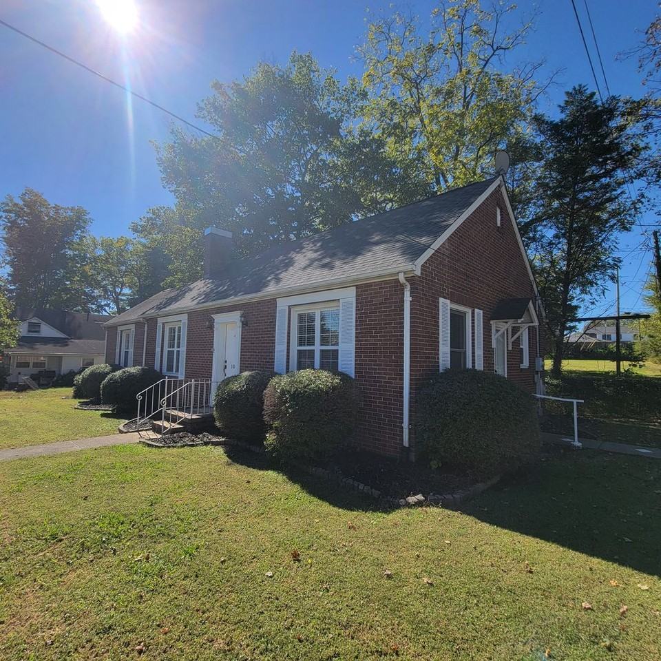 107 Lind St - Photo 2 of 16