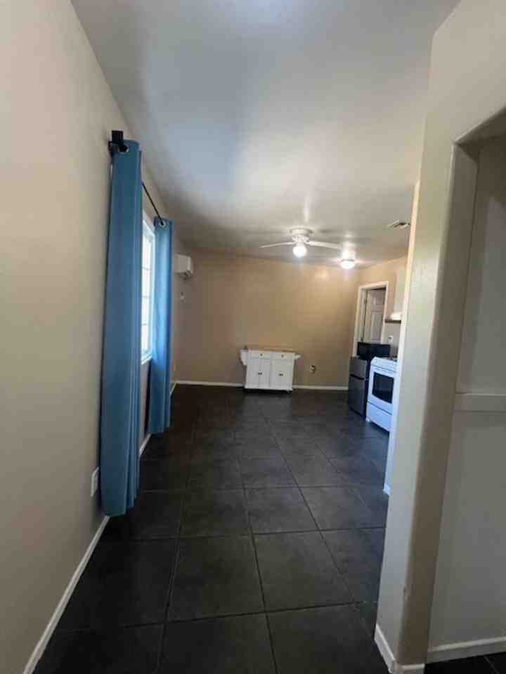 13346 Louvre St - Photo 2 of 13