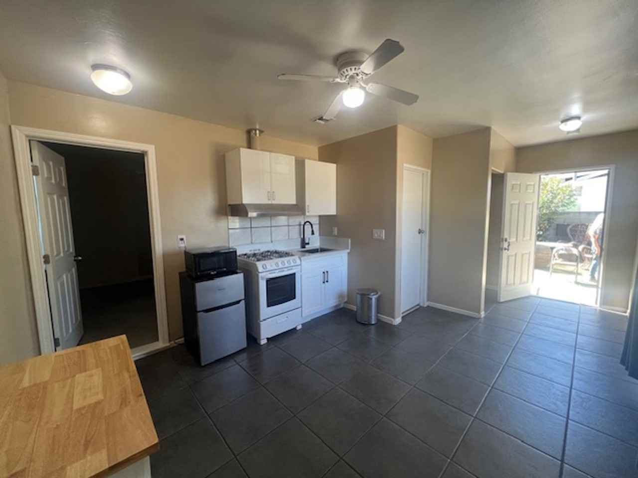 13346 Louvre St - Photo 4 of 13