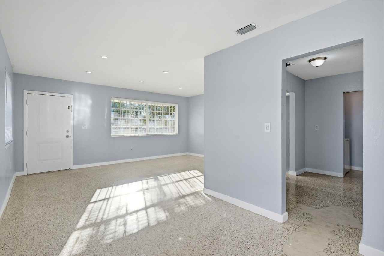 901 Nw 55th St - Photo 3 of 12