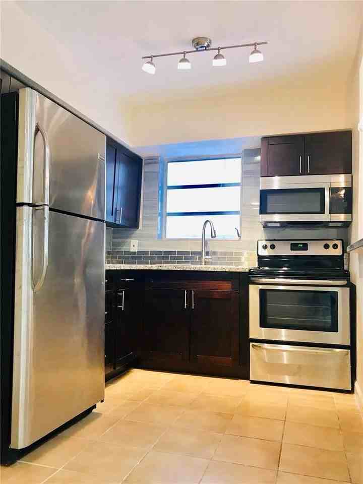 521 Ne 62nd St #4 - Photo 4 of 13