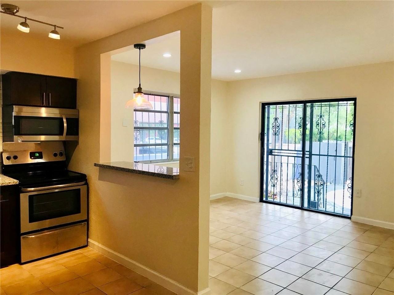 521 Ne 62nd St #4 - Photo 5 of 13