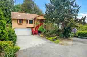 featured image of 12013 Exeter Ave Ne