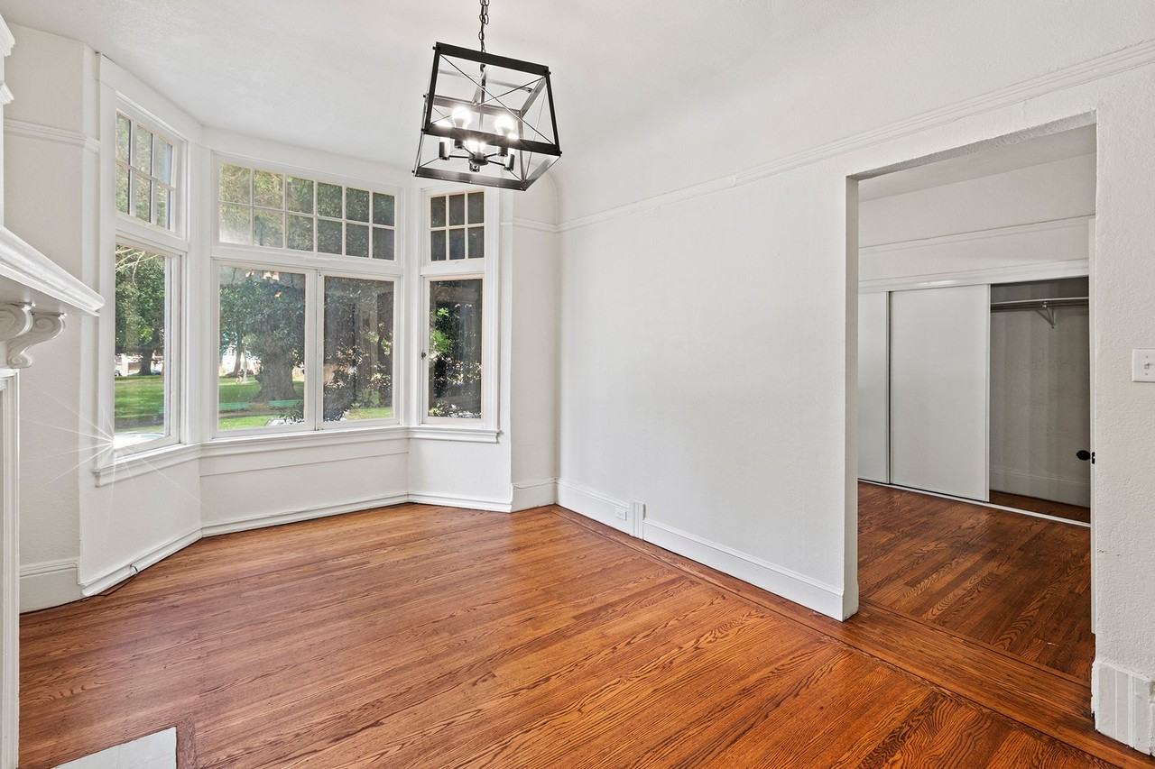 1809 Oak Street - Photo 2 of 16